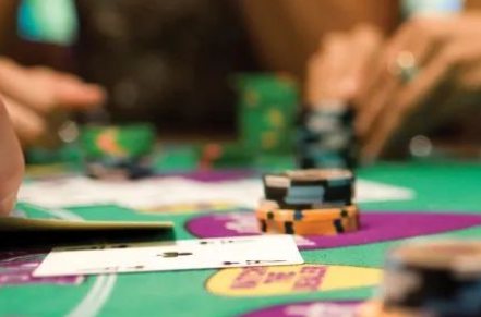 德州扑克爱好者的天堂：探索棋牌室的魅力